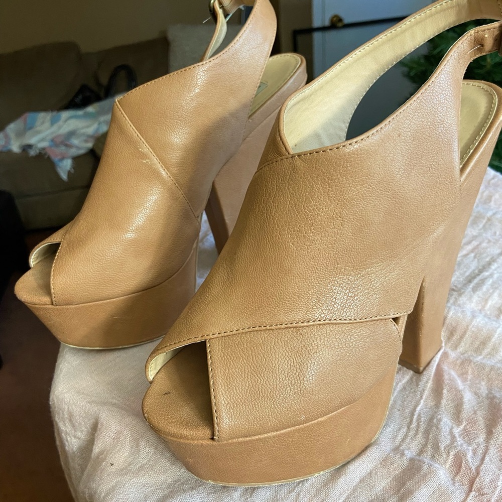 Steve Madden 9.5 Size / Galleria Cognac. Barely worn. Basically NEW